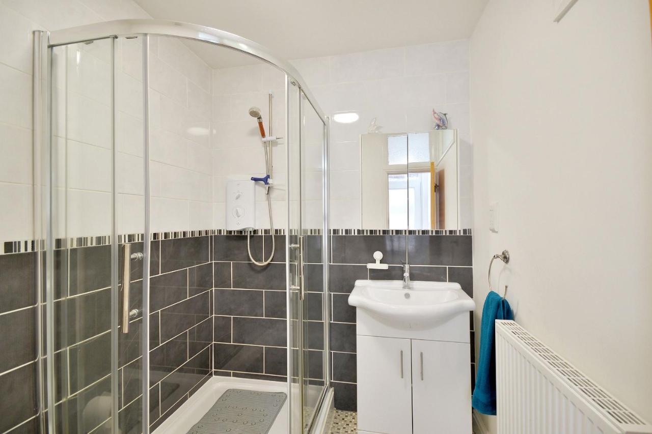 Ground Floor Apartment Up To 6 Guests With Games Chill Out Room Scarborough Zewnętrze zdjęcie
