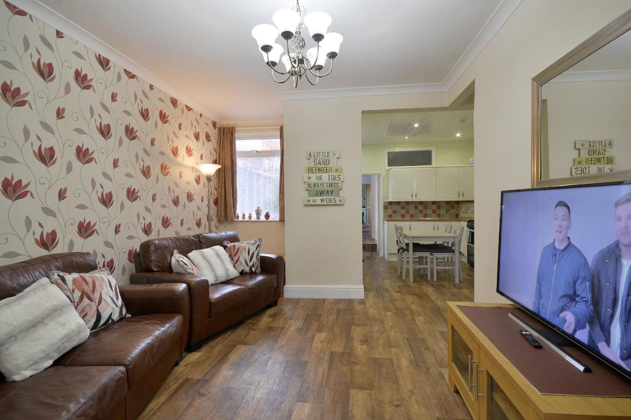 Ground Floor Apartment Up To 6 Guests With Games Chill Out Room Scarborough Zewnętrze zdjęcie