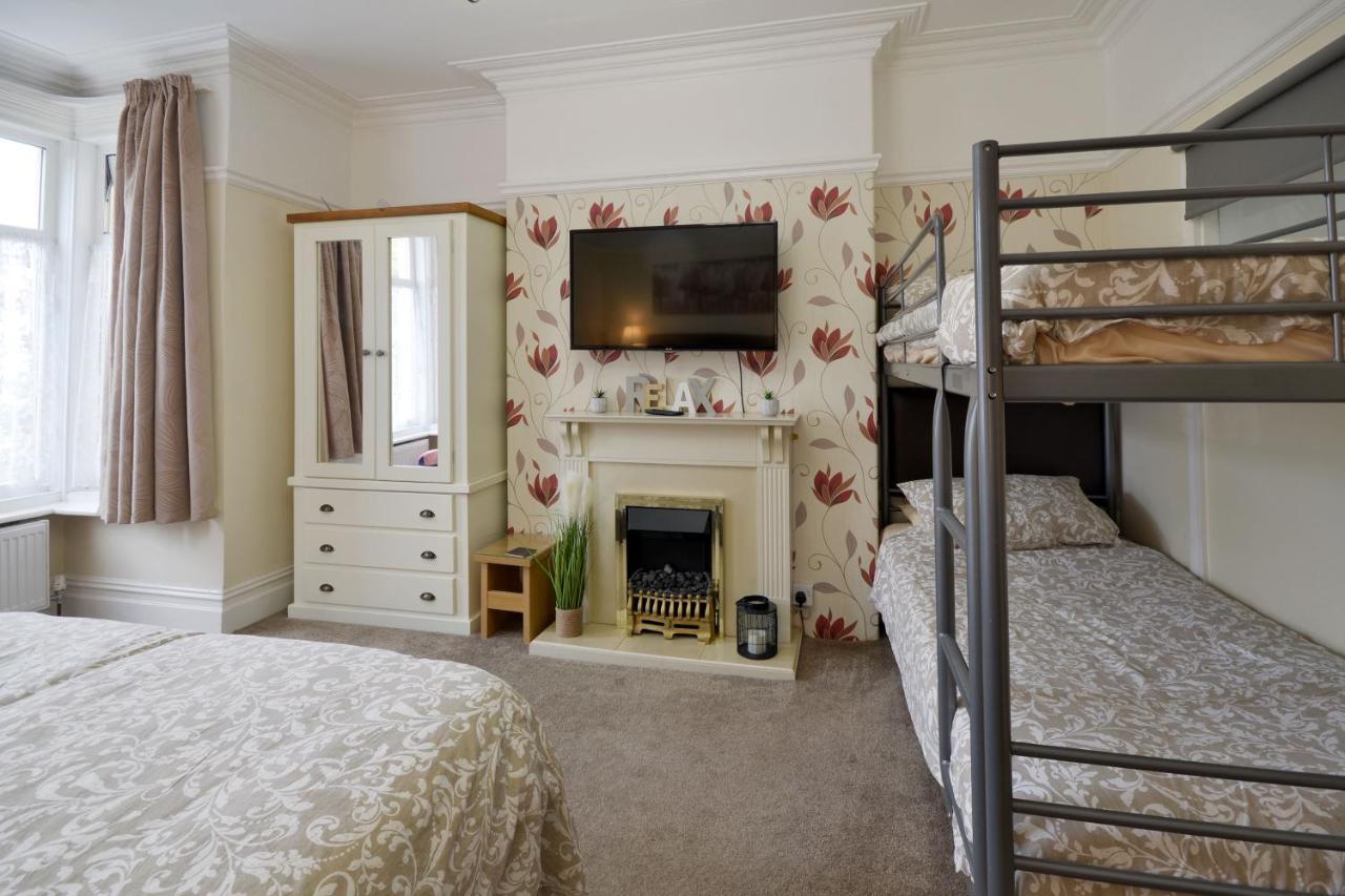Ground Floor Apartment Up To 6 Guests With Games Chill Out Room Scarborough Zewnętrze zdjęcie